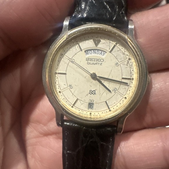 Working VTG Seiko Calendar 5Y23-6A19 Two Tone Dial 33mm Mens Watch Quartz Black - Picture 9 of 12